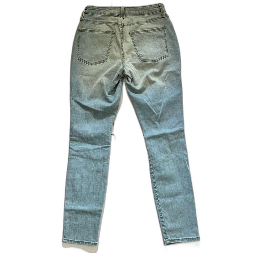 Universal Thread Women's Light Blue Mid-Rise Curvy Skinny Distressed Jeans Sz 4 - Picture 10 of 12